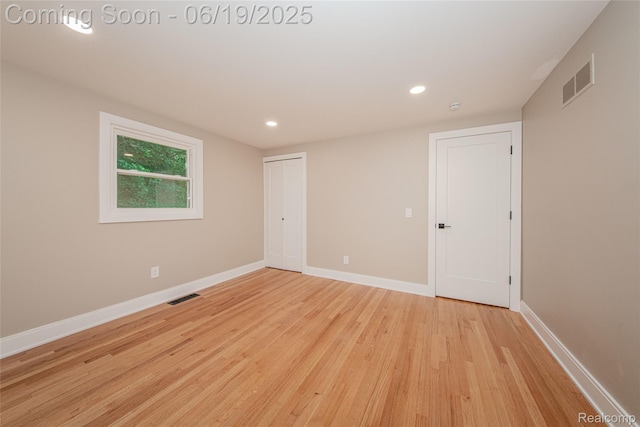 21993 Riverview Dr, Bloomfield Hills, MI 48025 - empty room with light wood finished floors and recessed lighting