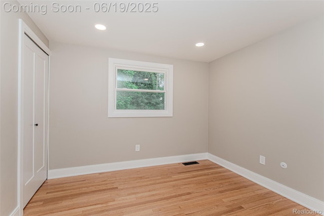 21993 Riverview Dr, Bloomfield Hills, MI 48025 - unfurnished bedroom featuring light wood finished floors, a closet, and recessed lighting
