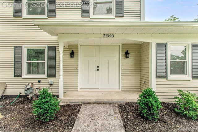 21993 Riverview Dr, Bloomfield Hills, MI 48025 - property entrance