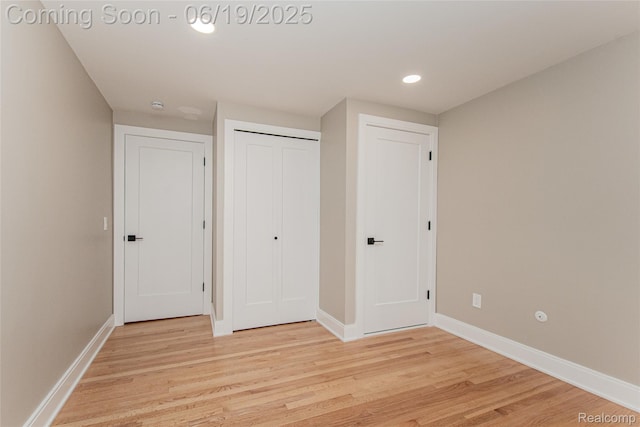 21993 Riverview Dr, Bloomfield Hills, MI 48025 - unfurnished bedroom featuring light wood-style floors, recessed lighting, and a closet