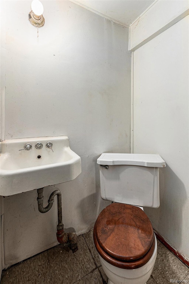 15377 Heyden St, Detroit, MI 48223 - bathroom with toilet