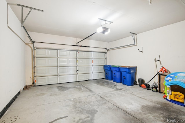 3871 Elvera Ln, Warren, MI 48092 - garage featuring a garage door opener