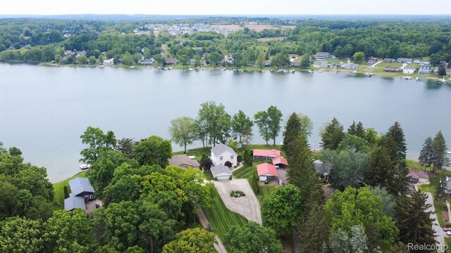 6081 Byram Lake Dr, Linden, MI 48451 - aerial view of property and surrounding area featuring a large body of water