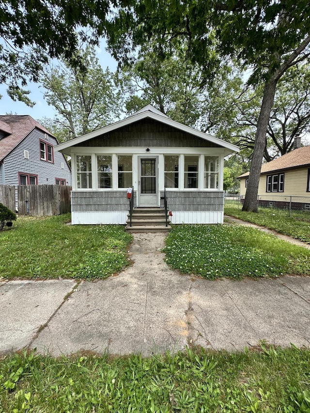 1636 Wood St, Muskegon, MI 49442 - photo 2