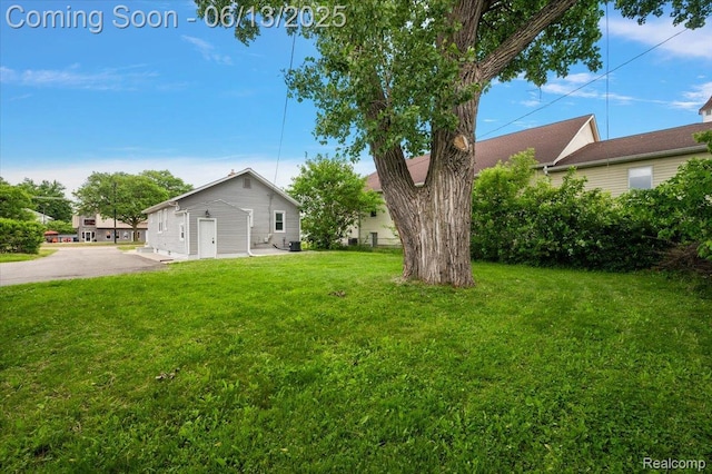 233 W 11 Mile Rd, Madison Heights, MI 48071 - view of grassy yard