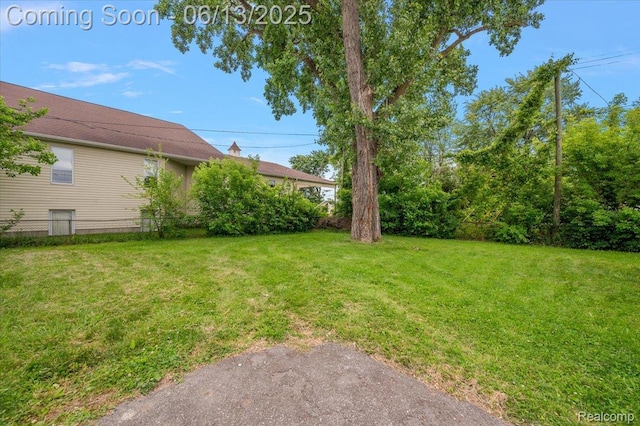233 W 11 Mile Rd, Madison Heights, MI 48071 - view of green lawn