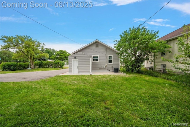 233 W 11 Mile Rd, Madison Heights, MI 48071 - rear view of property with a patio