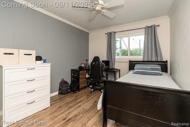 104 Manor Way Unit 1, Rochester Hills, MI 48309 - bedroom featuring ornamental molding, light wood finished floors, a desk, a ceiling fan, and baseboards