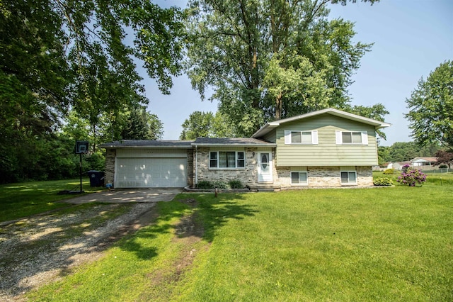 7070 Quain Rd, Birch Run, MI 48415 - tri-level home featuring dirt driveway, a front yard, and an attached garage