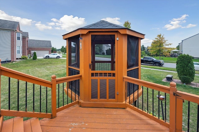 6819 Lakeway St, Ypsilanti, MI 48197 - wooden terrace with a yard