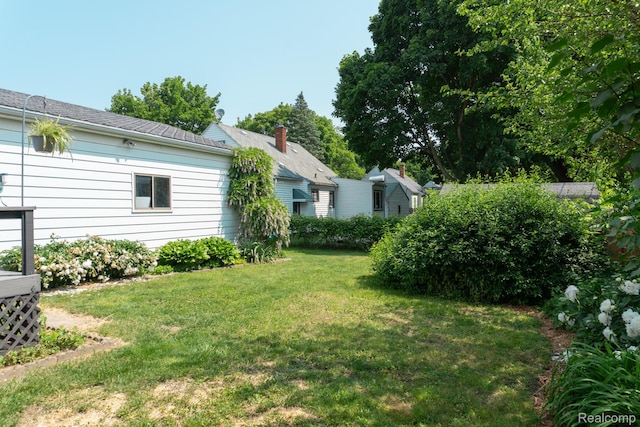 1247 Catalina Dr, Flint, MI 48507 - view of green lawn