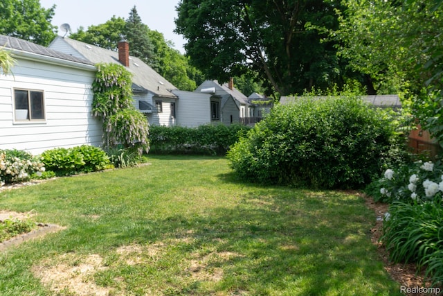 1247 Catalina Dr, Flint, MI 48507 - view of grassy yard