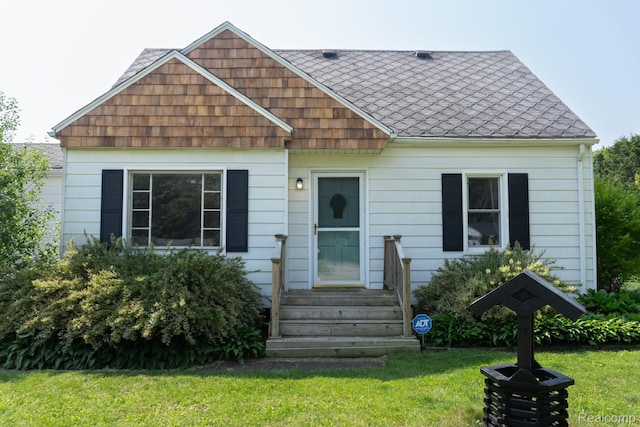 1247 Catalina Dr, Flint, MI 48507 - view of front of house featuring entry steps, a front lawn, and a shingled roof