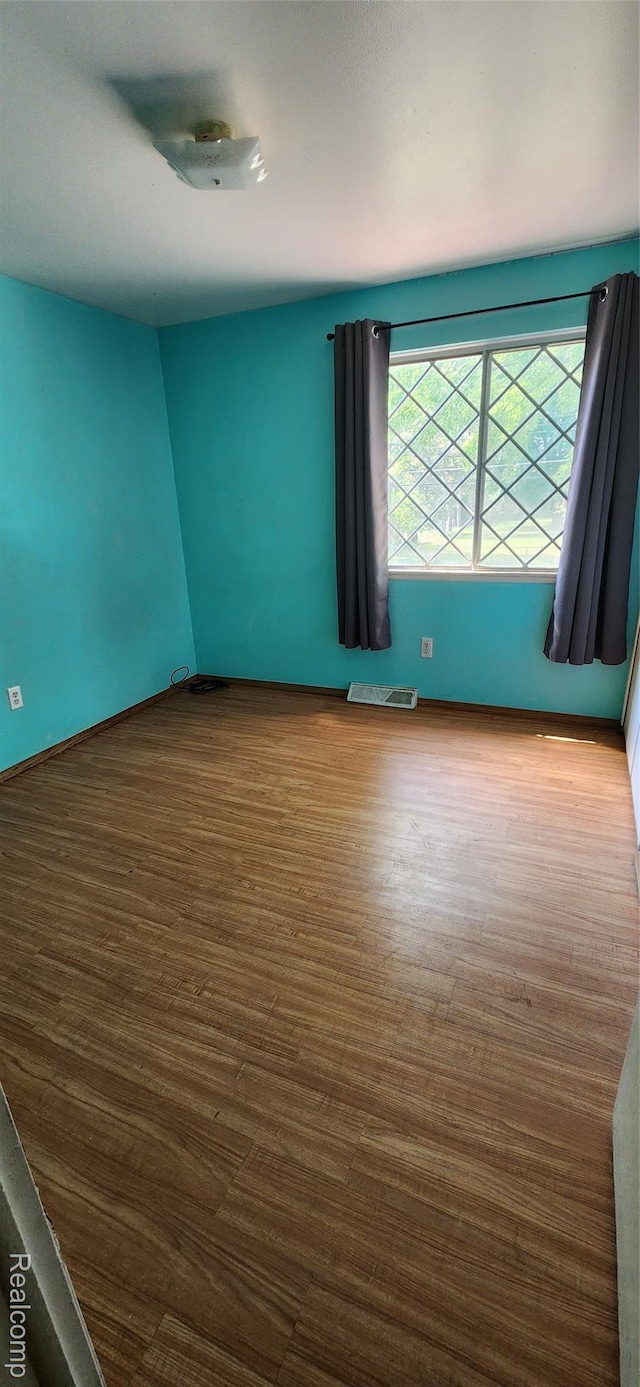 7040 Banks, Waterford, MI 48327 - unfurnished room featuring wood finished floors