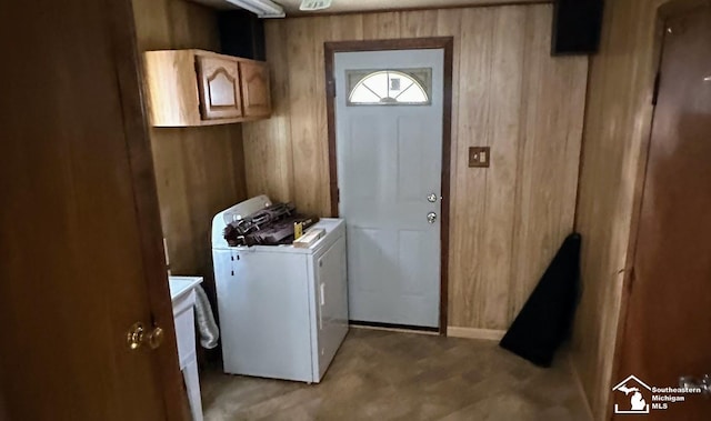 653 Huber Dr, Monroe, MI 48162 - laundry area featuring wood walls and washer and clothes dryer