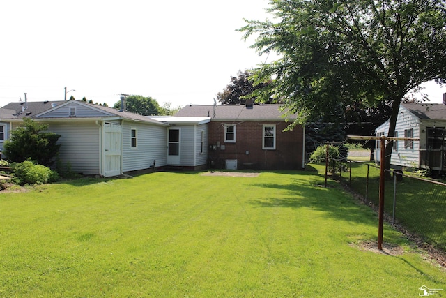 653 Huber Dr, Monroe, MI 48162 - rear view of property