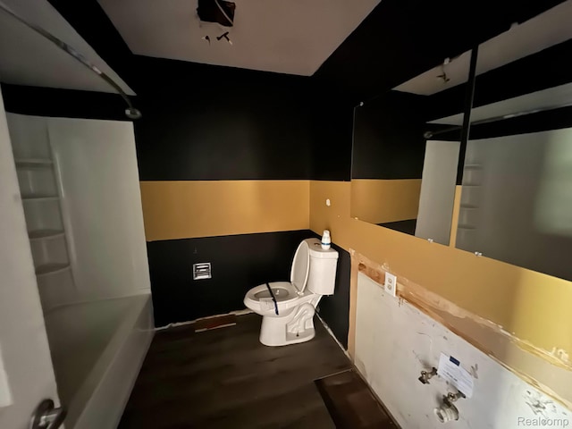 1396 Westerrace Dr, Flint, MI 48532 - full bath featuring toilet and baseboards