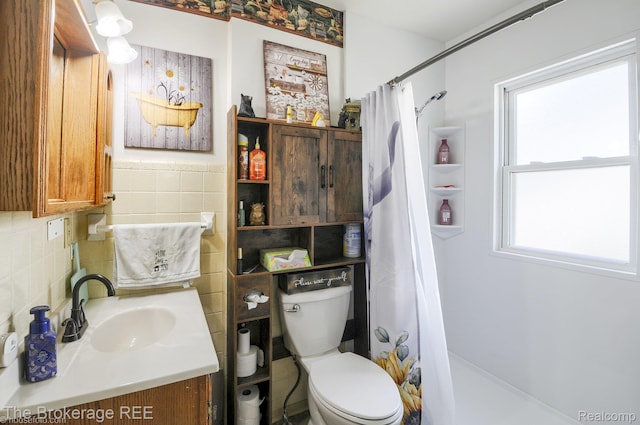 1329 Knight Ave, Flint, MI 48503 - full bath featuring plenty of natural light, a shower with curtain, and toilet
