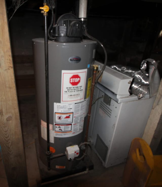 203 W Belmont St, Kalamazoo, MI 49001 - utilities featuring water heater