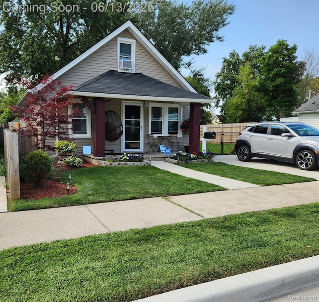 8100 Toepfer Rd, Warren, MI 48089 - view of front of property featuring a shingled roof