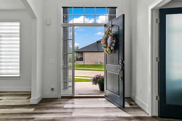 55135 Hanford Ct, Utica, MI 48316 - foyer with arched walkways, wood finished floors, and baseboards