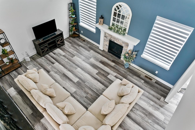 55135 Hanford Ct, Utica, MI 48316 - living area featuring baseboards, a fireplace, and wood finished floors
