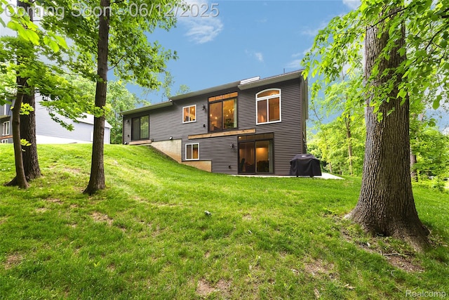10327 9 Mile Rd, Whitmore Lake, MI 48189 - rear view of property with a lawn
