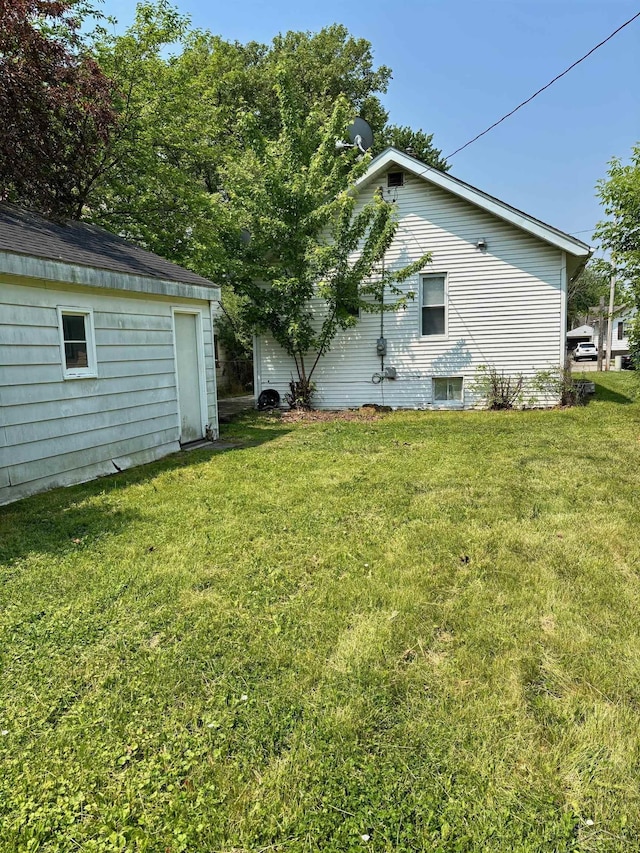2138 N Clinton St, Saginaw, MI 48602 - view of green lawn featuring an outbuilding