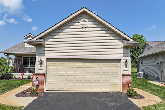11118 Strathmore Ct, Grand Blanc, MI 48439 - view of front of house featuring brick siding, central AC unit, driveway, and a front yard