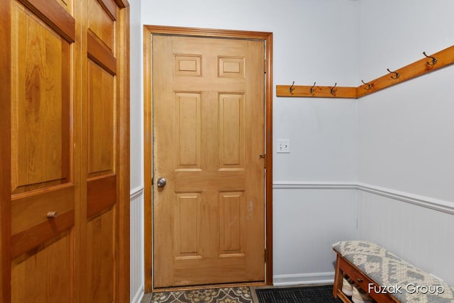 3882 40th St, Hamilton, MI 49419 - entryway featuring baseboards