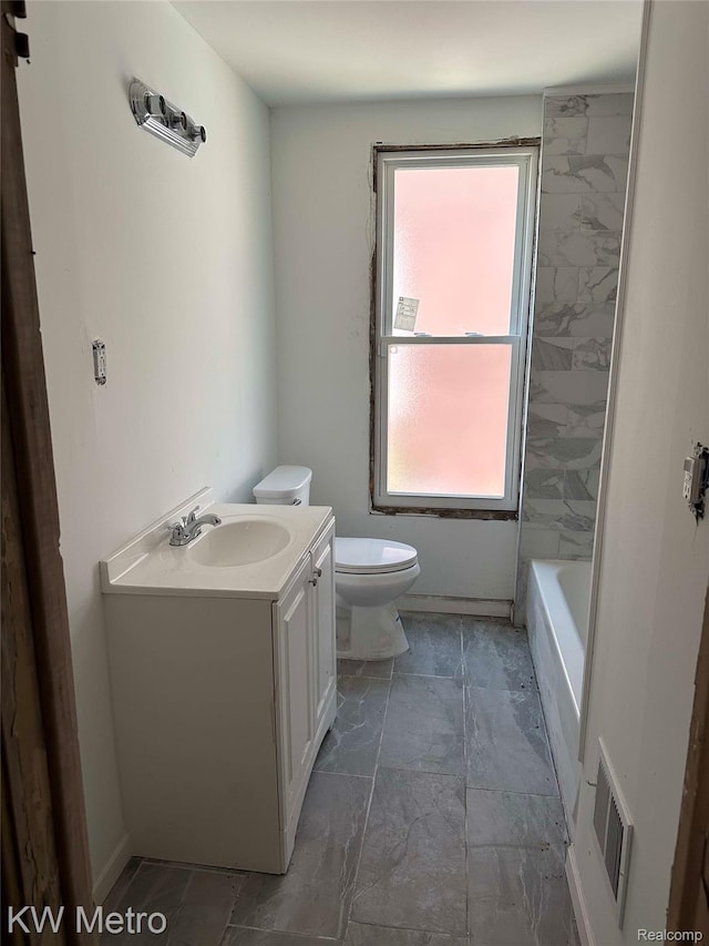 3015 Gray St, Detroit, MI 48215 - bathroom featuring vanity and a tub to relax in