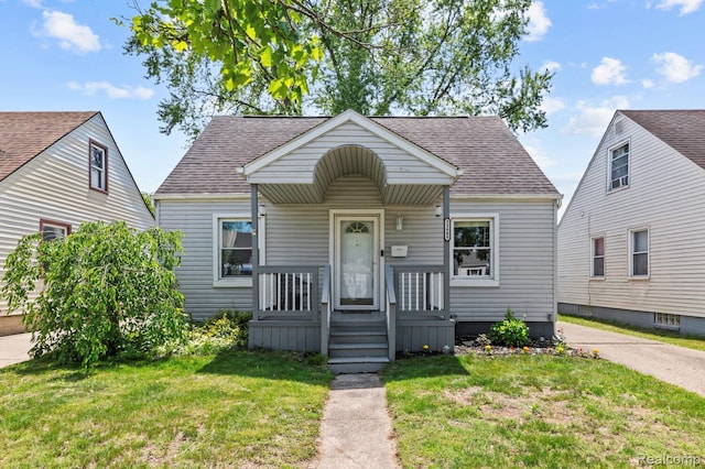 33989 Richard St, Canton, MI 48184 - bungalow-style house with a shingled roof and a front yard