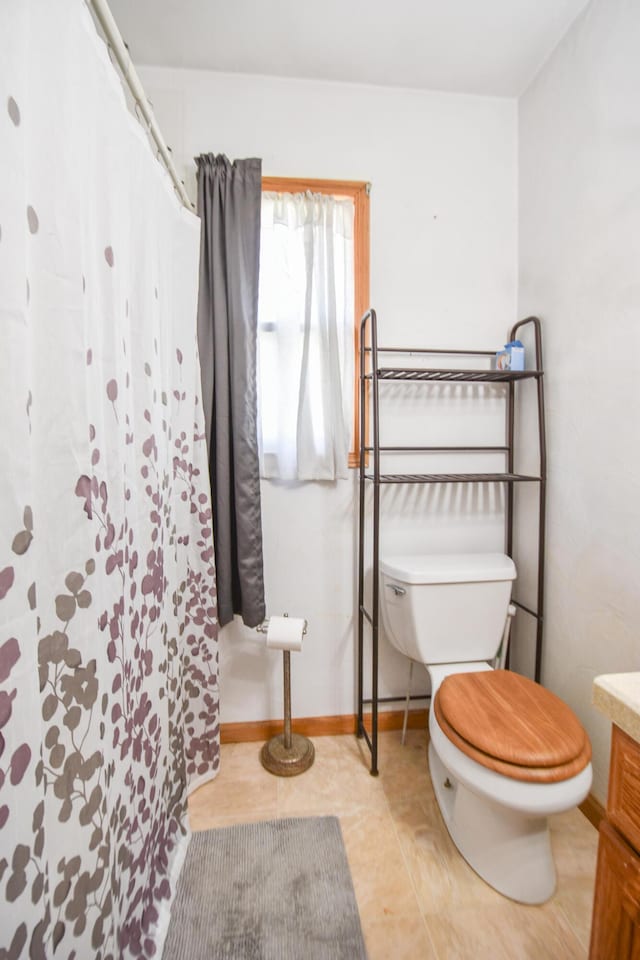 402 Division St, Union City, MI 49094 - full bath featuring toilet, vanity, a shower with shower curtain, and baseboards