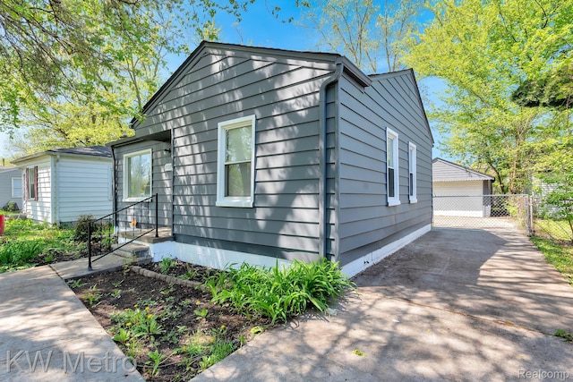 19391 Inkster Rd, Livonia, MI 48152 - view of side of property featuring a detached garage