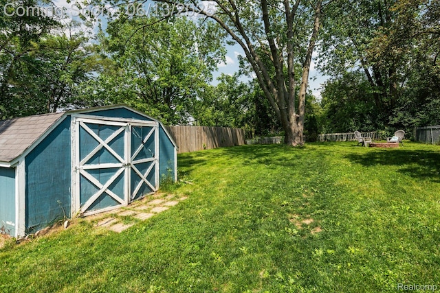 3341 Creek Dr, Ann Arbor, MI 48108 - fenced backyard featuring a storage shed and view of wooded area