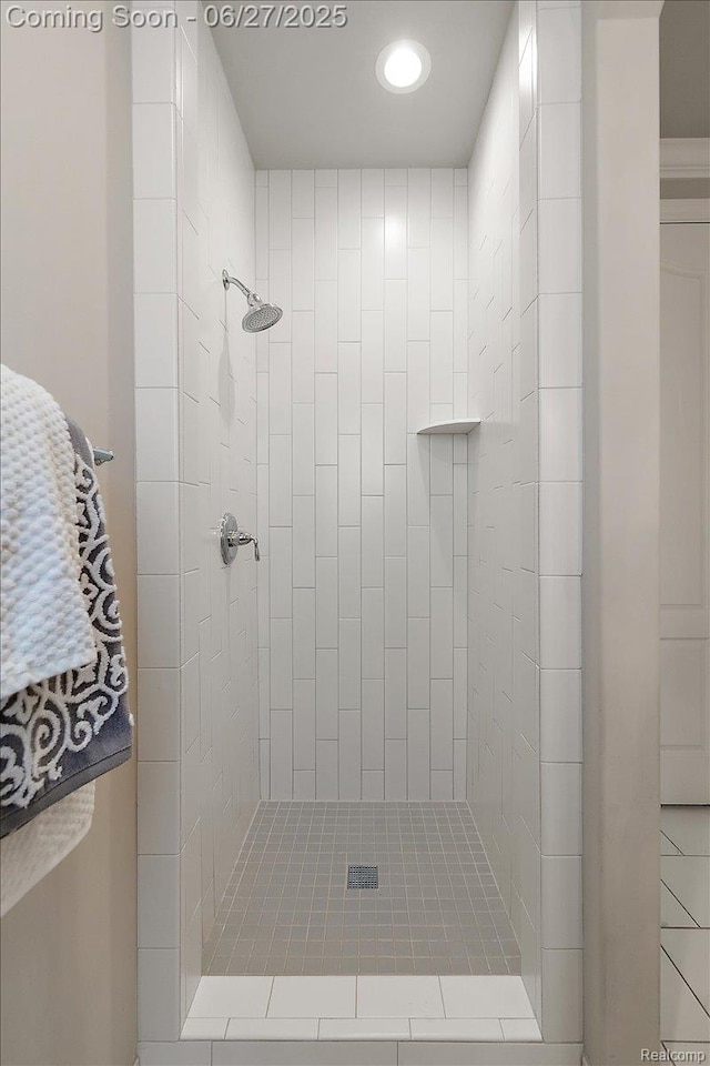 3610 Piccadilly Dr, Rochester Hills, MI 48309 - bathroom with a tile shower and recessed lighting