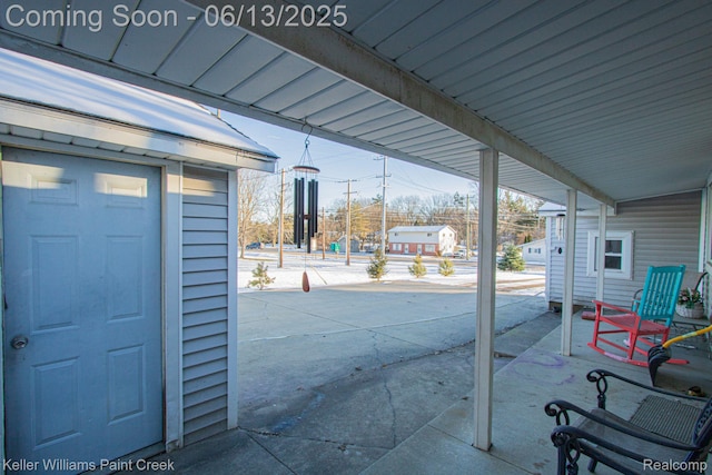 525 E Saint Clair St, Almont, MI 48003 - view of patio / terrace