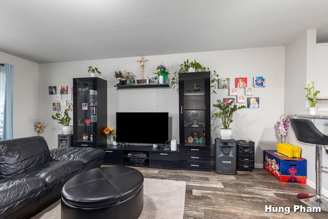 5764 Kiverton Ridge Dr SE, Grand Rapids, MI 49508 - living room with wood finished floors and baseboards