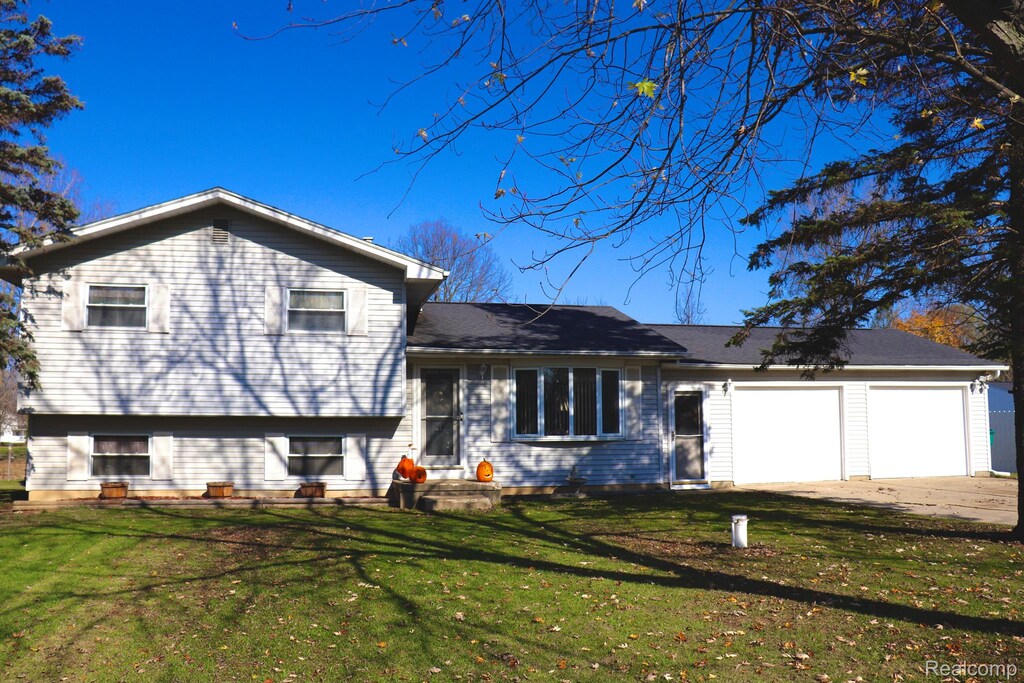 11635 Peelman Dr, Lennon, MI 48449 - photo 1