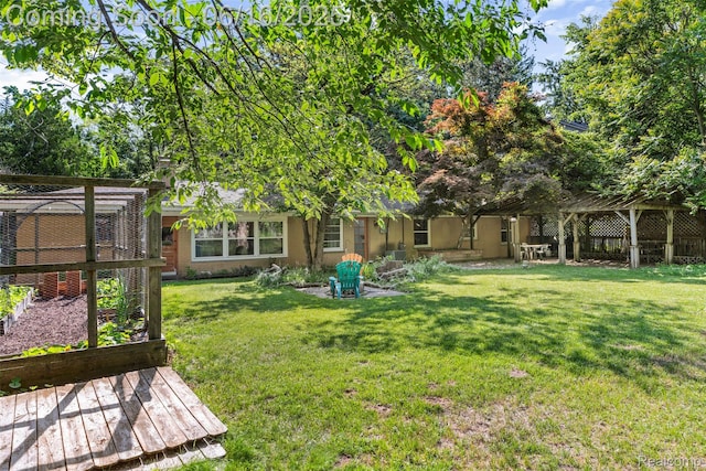 23385 Hunters Ln, Southfield, MI 48033 - view of grassy yard featuring a garden