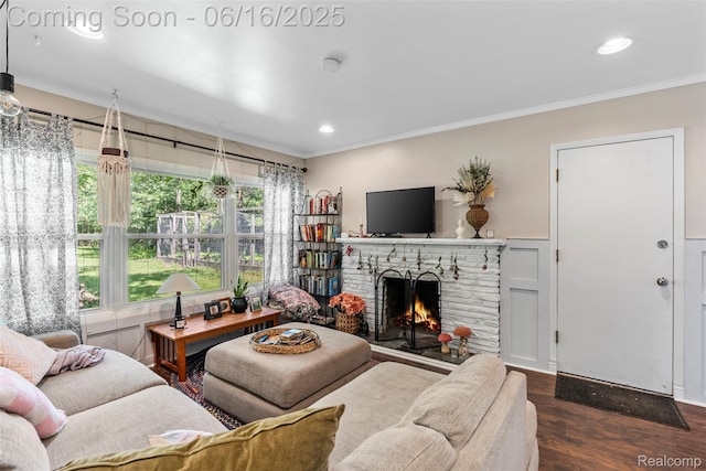 23385 Hunters Ln, Southfield, MI 48033 - living room with a fireplace, wood finished floors, crown molding, and recessed lighting