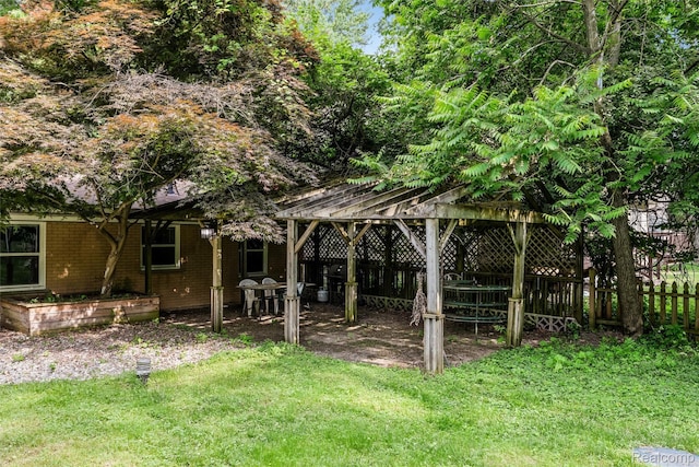 23385 Hunters Ln, Southfield, MI 48033 - view of yard