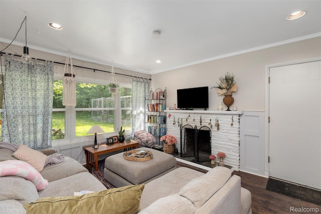 23385 Hunters Ln, Southfield, MI 48033 - living area with crown molding, wood finished floors, a fireplace, and recessed lighting