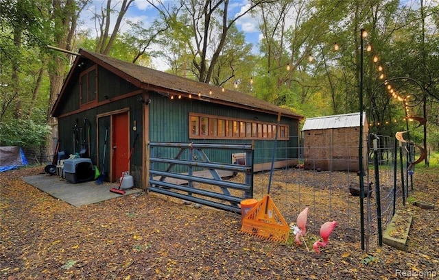 23385 Hunters Ln, Southfield, MI 48033 - view of horse barn