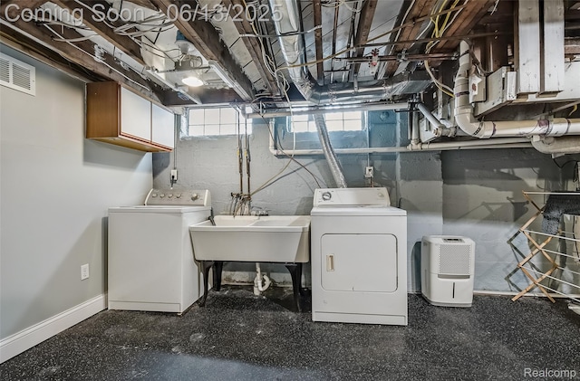 1630 W Houstonia Ave, Royal Oak, MI 48073 - laundry room with washing machine and clothes dryer, cabinet space, and baseboards