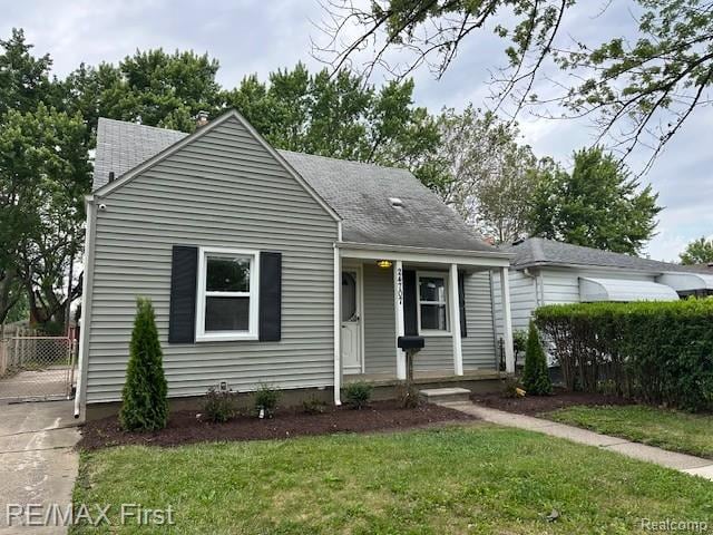 24707 Saxony Ave, Eastpointe, MI 48021 - photo 3