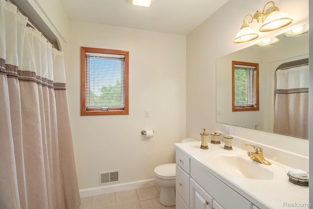 6443 Baldwin Rd, Swartz Creek, MI 48473 - full bath featuring vanity, tile patterned flooring, and curtained shower