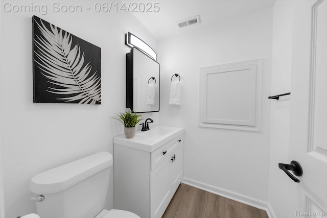 2694 Vendome Ave, Rochester Hills, MI 48309 - bathroom featuring wood finished floors and vanity