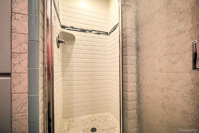 23880 Glencreek Dr, Farmington Hills, MI 48336 - bathroom featuring a stall shower