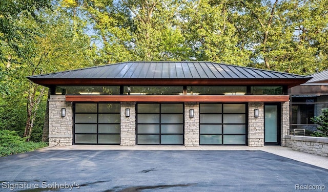 6956 Cooley Lake Rd, White Lake, MI 48383 - view of garage